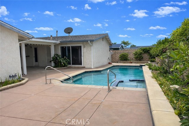 Detail Gallery Image 9 of 10 For 3233 Michigan, Costa Mesa,  CA 92626 - 4 Beds | 2 Baths