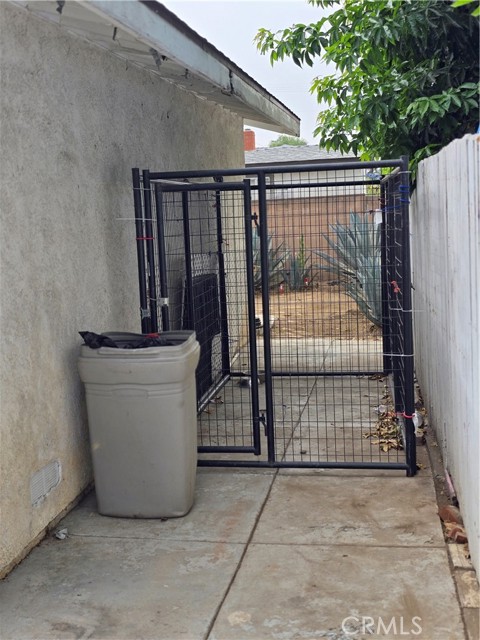 13966 Fox Street, San Fernando CA: https://media.crmls.org/medias/0d19c768-f007-43e2-9af5-8e06d63bd311.jpg