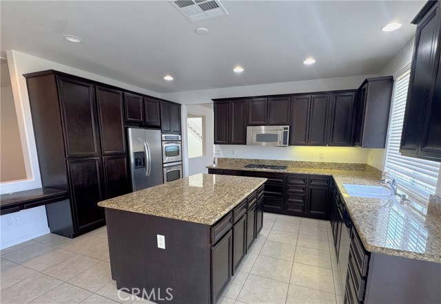 Detail Gallery Image 10 of 29 For 27768 Elderberry St, Murrieta,  CA 92562 - 4 Beds | 3 Baths