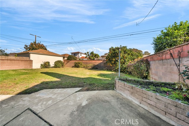 5514 Bellflower Blvd, Lakewood CA: https://media.crmls.org/medias/0d1af659-d27f-4bc4-89d0-db5ffc265a57.jpg
