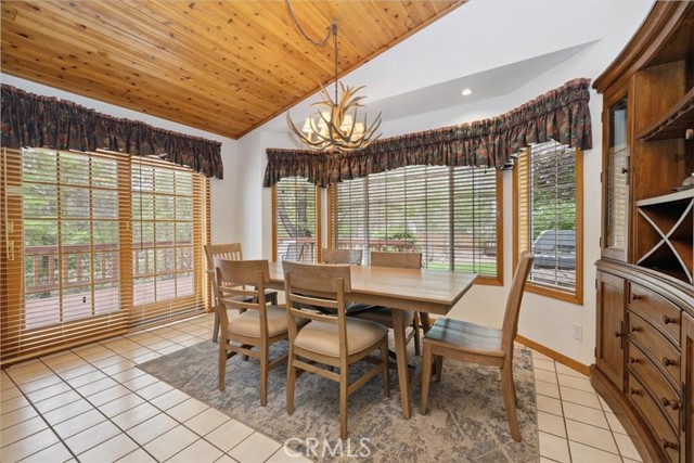 42784 Edelweiss Drive, Big Bear Lake CA: https://media.crmls.org/medias/0d1bfb27-cecc-4623-89f7-a3e4de8123b9.jpg
