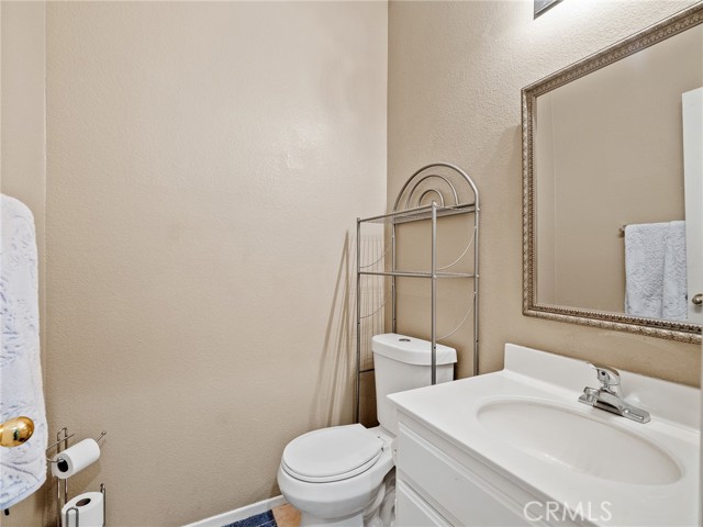 Detail Gallery Image 16 of 35 For 15647 Choctaw Ct, Victorville,  CA 92395 - 3 Beds | 2/1 Baths