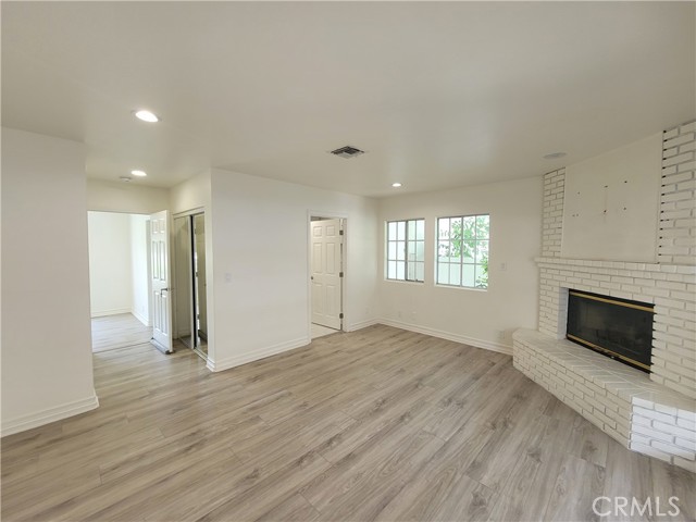 18001 Osborne Street, Sherwood Forest CA: https://media.crmls.org/medias/0d1c43a4-7c29-4845-bddf-234626159b5c.jpg