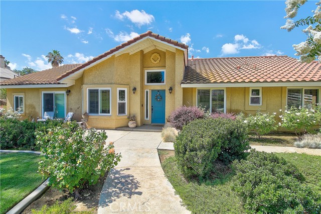 18687 Chickory Drive, Riverside CA: https://media.crmls.org/medias/0d1c5511-48b9-4ebf-9ca1-b824ddaf1745.jpg