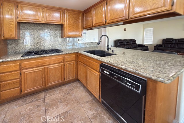 Detail Gallery Image 15 of 55 For 1215 Date Palm Dr, Palmdale,  CA 93551 - 4 Beds | 3 Baths