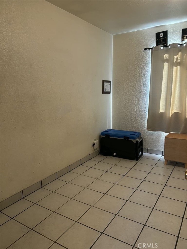 https://media.crmls.org/medias/0d1d391d-8215-4f07-8210-7b9db6575ebb.jpg?preset=X-Large