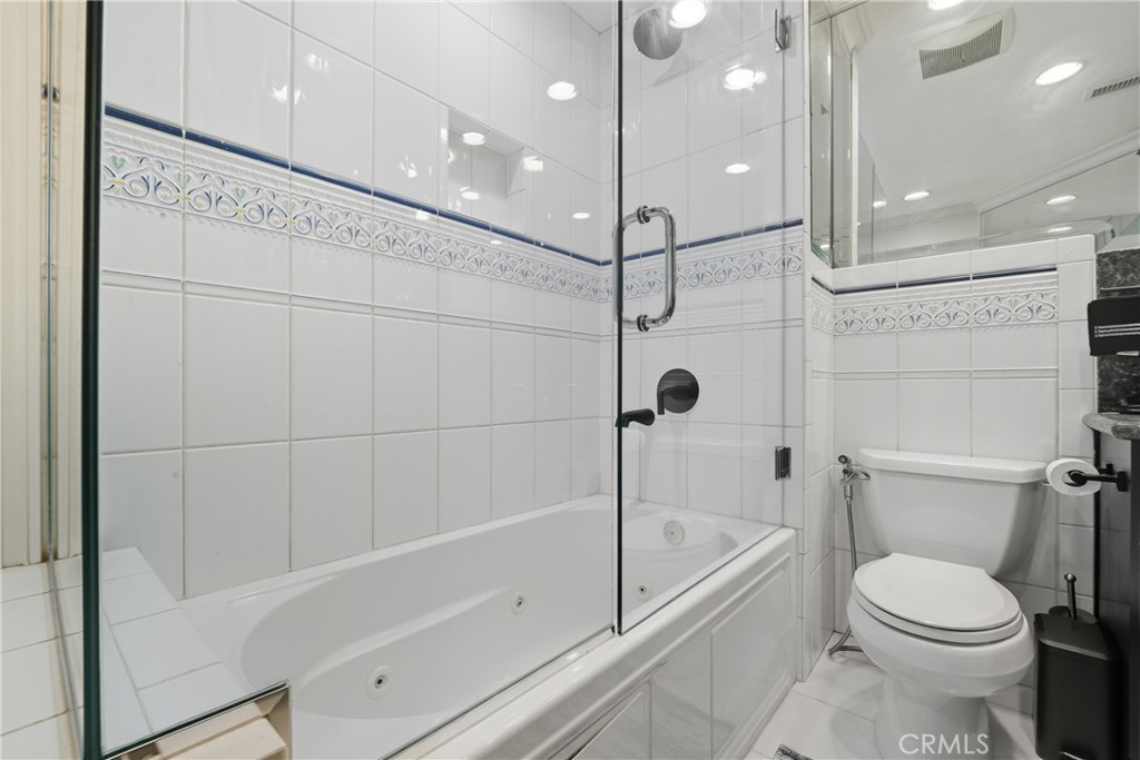 https://media.crmls.org/medias/0d1d85db-6e61-478d-bf14-f4721c0fb2aa.jpg?preset=X-Large