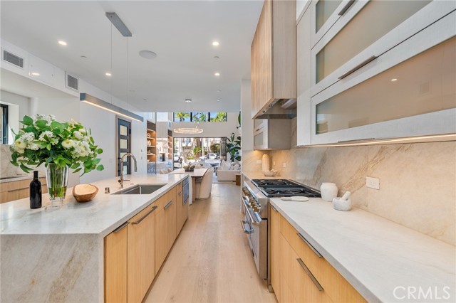 Detail Gallery Image 11 of 45 For 520 11th St, Huntington Beach,  CA 92648 - 3 Beds | 3/1 Baths