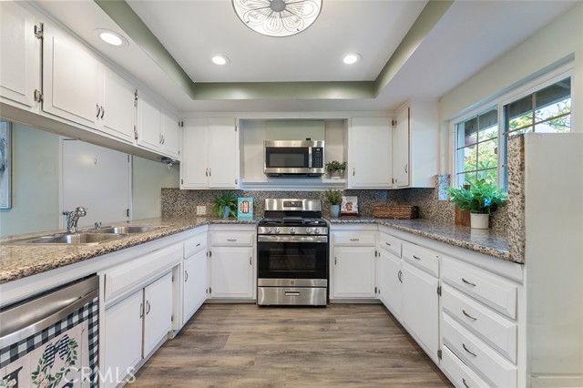 1073 E Knollcrest Drive, Covina CA: https://media.crmls.org/medias/0d1f0990-7b11-45d0-9883-12ef1630b917.jpg