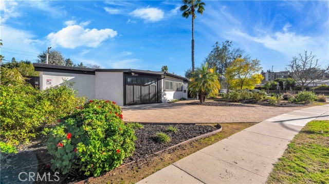 5640 Wish Avenue photo 2