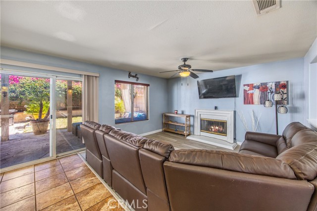 26054 Peck Street, Moreno Valley CA: https://media.crmls.org/medias/0d1f9f2d-7766-490f-84d3-8fb1b9a2d6ea.jpg