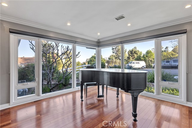 5 Spinning Wheel Lane, Rolling Hills Estates, California 90274, 3 Bedrooms Bedrooms, ,2 BathroomsBathrooms,Residential,Sold,Spinning Wheel,PV22056117