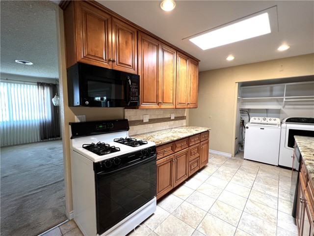 8940 Comet Circle, Westminster CA: https://media.crmls.org/medias/0d20f565-1dcb-44bf-a18f-81697efb2941.jpg