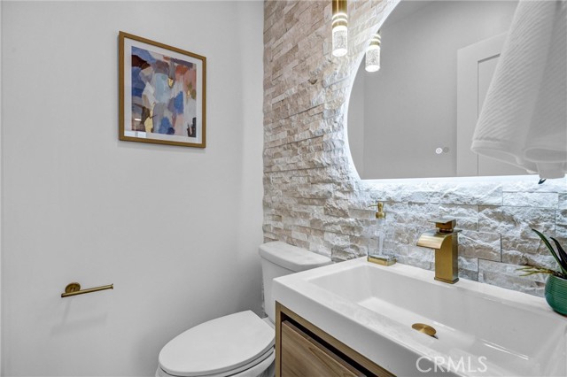 Detail Gallery Image 9 of 43 For 13021 Killion St, Sherman Oaks,  CA 91401 - 3 Beds | 2/1 Baths