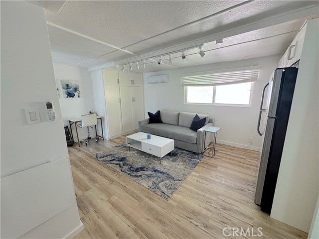 726 1/2 Esplanade, Redondo Beach CA: https://media.crmls.org/medias/0d21bc14-f339-425d-abfb-4be4356840cc.jpg