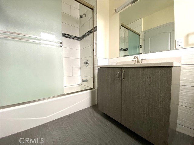 Detail Gallery Image 8 of 29 For 953 N Normandie #205,  Los Angeles,  CA 90029 - 3 Beds | 2 Baths