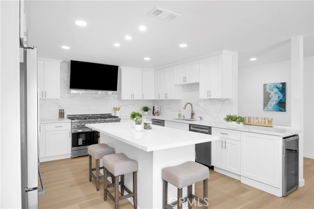 8381 E Blithedale Street, Long Beach CA: https://media.crmls.org/medias/0d226c72-f8ae-4a3d-a93c-28c4e720a769.jpg