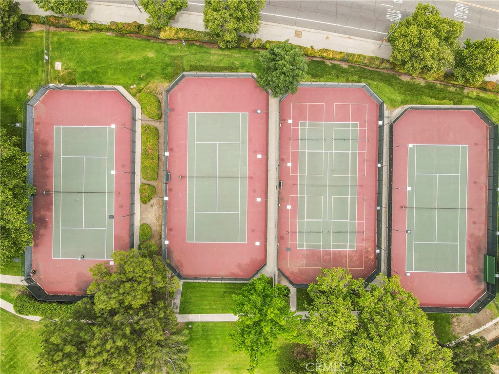 https://media.crmls.org/medias/0d22c868-fb3e-4734-a12a-df1fae29798e.jpg?preset=X-Large