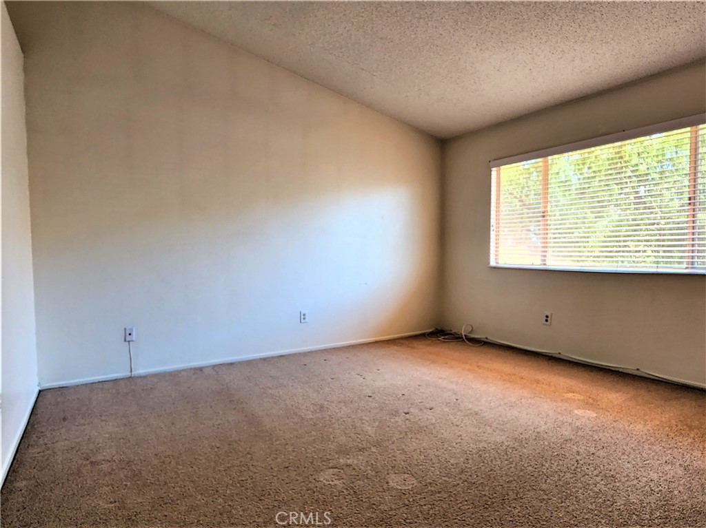 https://media.crmls.org/medias/0d22f53d-45fa-4059-a51d-46a3b22e6526.jpg?preset=X-Large