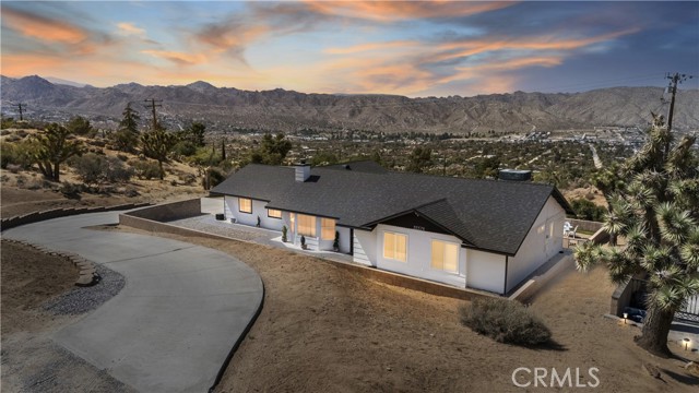 55578 Free Gold Drive, Yucca Valley CA: https://media.crmls.org/medias/0d23253e-6791-43b9-8a86-caa92e8dc756.jpg