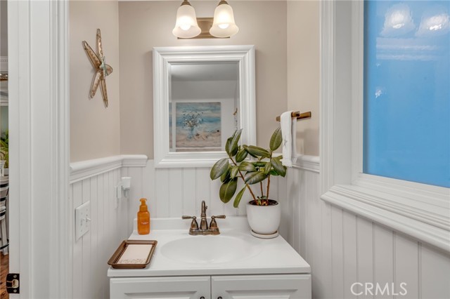 Detail Gallery Image 17 of 38 For 309 21st, Huntington Beach,  CA 92648 - 4 Beds | 3/1 Baths