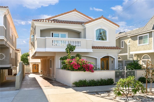 215 Irena Avenue, Redondo Beach, California 90277, 5 Bedrooms Bedrooms, ,3 BathroomsBathrooms,Residential,Sold,Irena,SB21231285