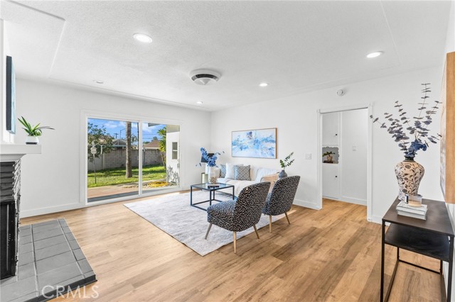 325 Echo Court, San Bernardino CA: https://media.crmls.org/medias/0d23ee88-c029-4063-8a31-c2d0d7eaec7e.jpg