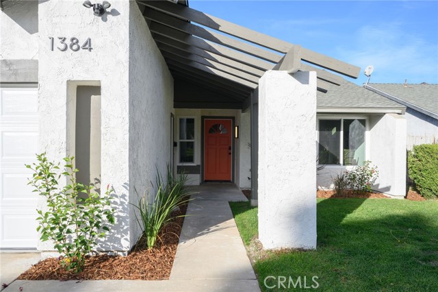 Detail Gallery Image 4 of 31 For 1384 Emerald St, Corona,  CA 92882 - 3 Beds | 2 Baths