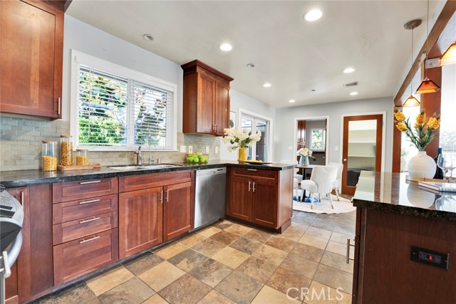 1811 Chantry Drive, Arcadia CA: https://media.crmls.org/medias/0d244e76-e696-43a1-9503-8da367cf051f.jpg