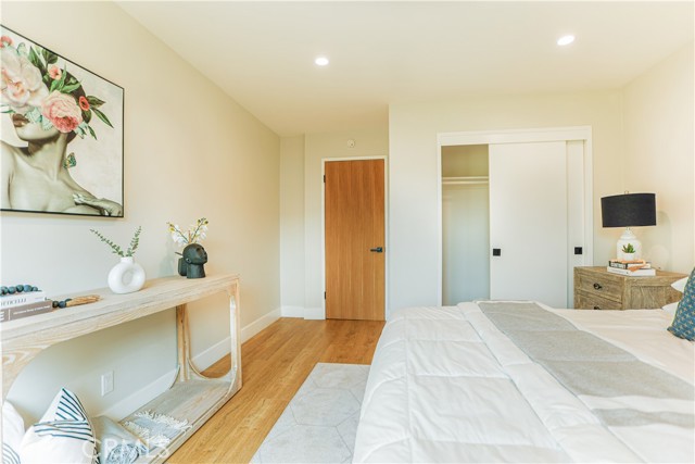 Detail Gallery Image 5 of 14 For 319 Heliotrope Ave #1/2,  Corona Del Mar,  CA 92625 - 2 Beds | 2 Baths