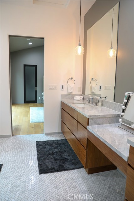 Detail Gallery Image 13 of 61 For 12664 Mclennan, Granada Hills,  CA 91344 - 5 Beds | 6 Baths