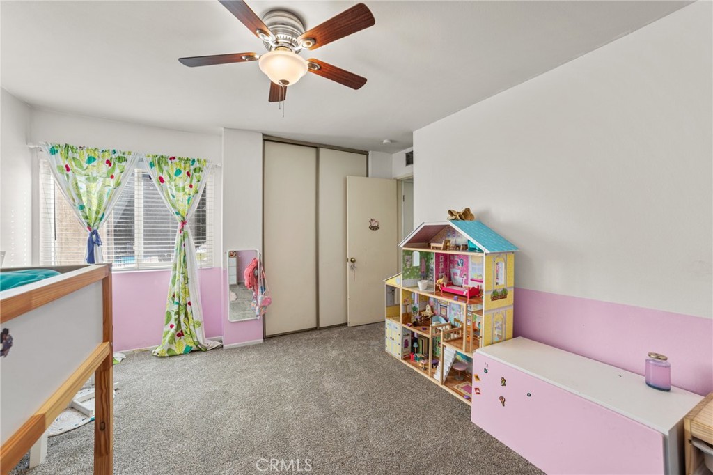 https://media.crmls.org/medias/0d262785-8ca5-43be-83e0-ddccf1ee39cf.jpg?preset=X-Large