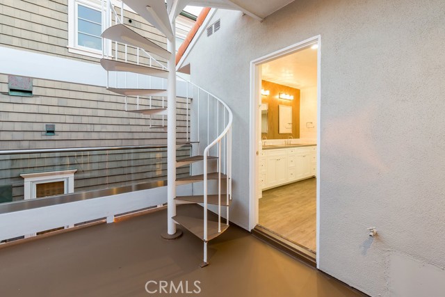 Detail Gallery Image 23 of 36 For 304 the Strand, Manhattan Beach,  CA 90266 - 4 Beds | 4/1 Baths