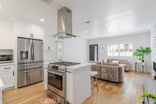 7315 Jamieson Avenue, Reseda CA: https://media.crmls.org/medias/0d275789-bddf-4823-8d3a-4b200edb8a5a.jpg