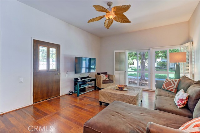 2049 Via Mariposa East, Laguna Woods CA: https://media.crmls.org/medias/0d27c2e1-a071-4614-a108-4bac90009ce0.jpg