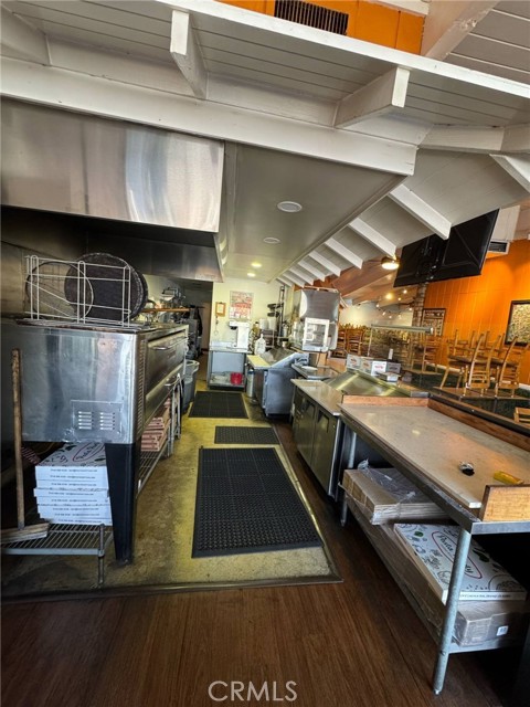 124 E Lincoln Ave, Orange CA: https://media.crmls.org/medias/0d27fbb7-15e8-4326-87e2-80e3be93cd61.jpg