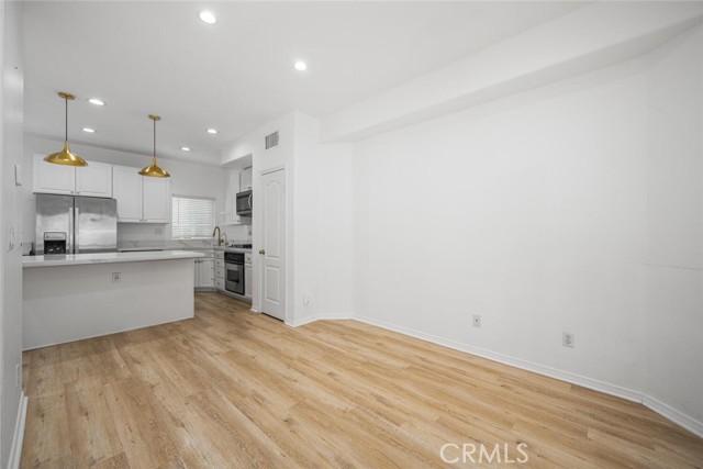 5740 S Glennie Lane, Los Angeles CA: https://media.crmls.org/medias/0d28d762-8992-457f-aa5b-33abdd1fc416.jpg