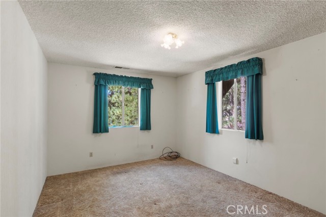 Detail Gallery Image 13 of 23 For 38992 Bayview Ln, Big Bear Lake,  CA 92315 - 4 Beds | 1/1 Baths