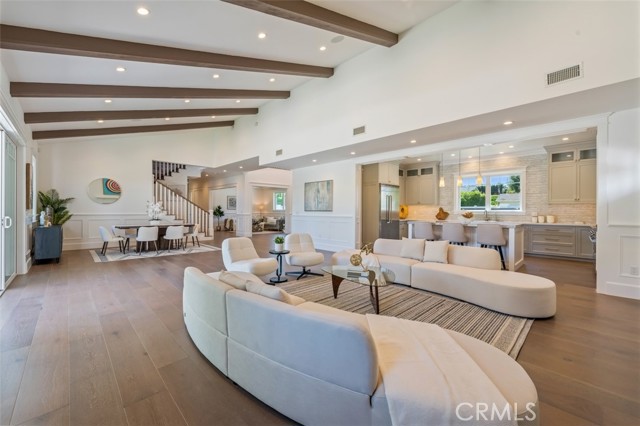 Detail Gallery Image 4 of 59 For 20701 Dumont St, Woodland Hills,  CA 91364 - 8 Beds | 9 Baths