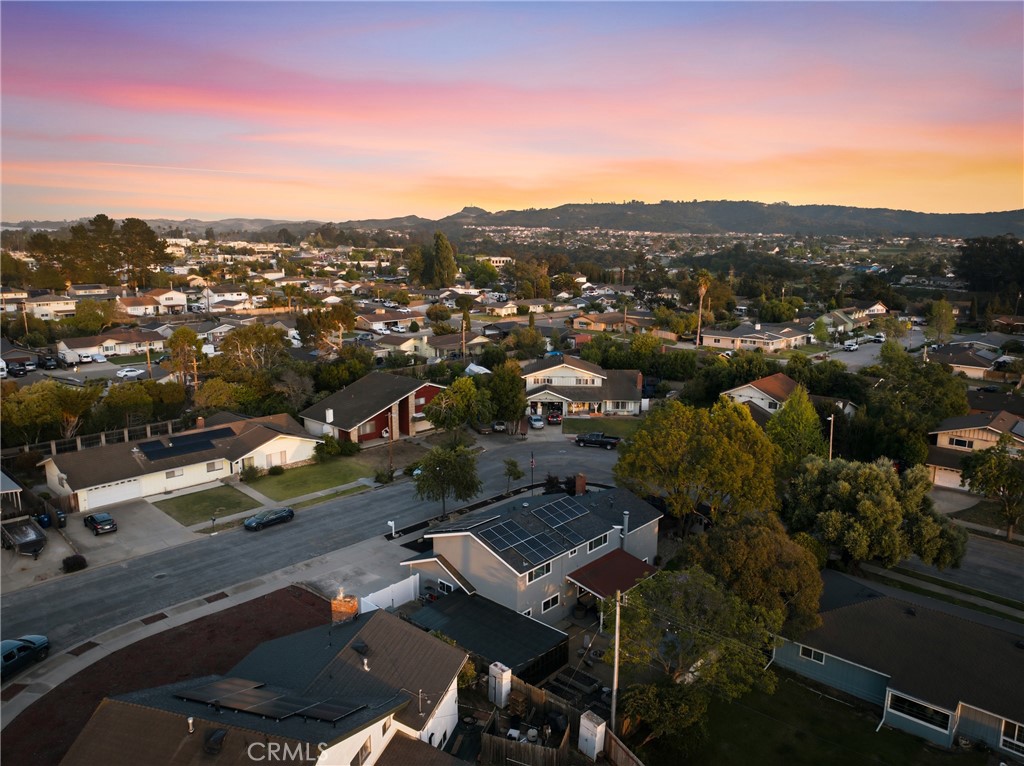 https://media.crmls.org/medias/0d298897-876f-4b75-aac6-5a91d0f24777.jpg?preset=X-Large