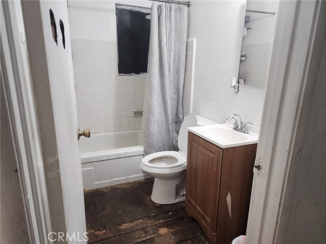 Detail Gallery Image 7 of 11 For 2025 50th Ave, Sacramento,  CA 95822 - 4 Beds | 2 Baths