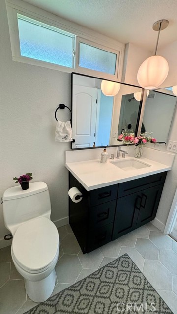 1502 W Hemlock Way, Santa Ana CA: https://media.crmls.org/medias/0d2a8ae5-49f7-4a98-8235-242cf6e9a778.jpg