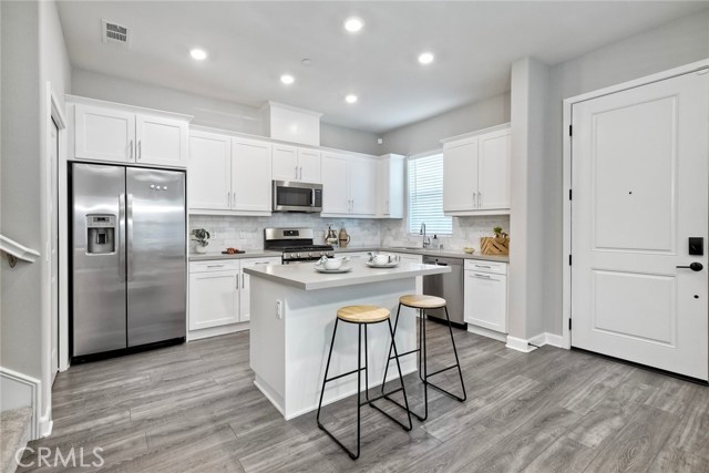 1097 Delpy View, Vista CA: https://media.crmls.org/medias/0d2b11ed-50cc-4fb2-9045-cced8e100a96.jpg
