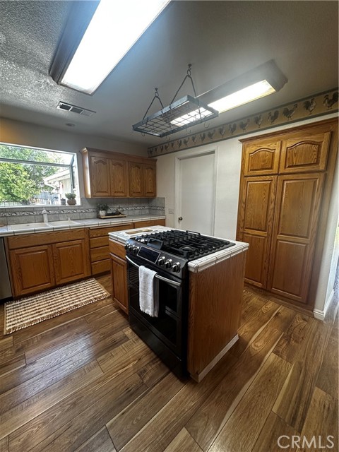 Detail Gallery Image 3 of 60 For 736 8th, Orland,  CA 95963 - 5 Beds | 2 Baths