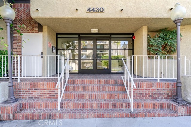 Detail Gallery Image 8 of 36 For 4430 Noble Ave #202,  Sherman Oaks,  CA 91403 - 2 Beds | 2 Baths
