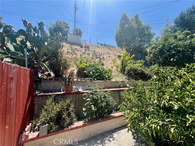 2717 Chadwick Circle, Los Angeles CA: https://media.crmls.org/medias/0d2d1adc-b1a9-4c87-bb3b-a5bcf5c94b17.jpg