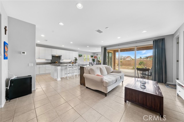 Detail Gallery Image 6 of 38 For 17185 Guarda Dr, Chino Hills,  CA 91709 - 4 Beds | 3/1 Baths