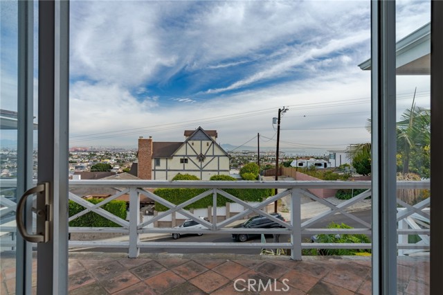 Detail Gallery Image 3 of 23 For 2117 S. Cabrillo Ave., San Pedro,  CA 90731 - 2 Beds | 1 Baths