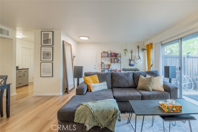Detail Gallery Image 6 of 21 For 18350 Hatteras St #132,  Tarzana,  CA 91356 - 2 Beds | 2 Baths