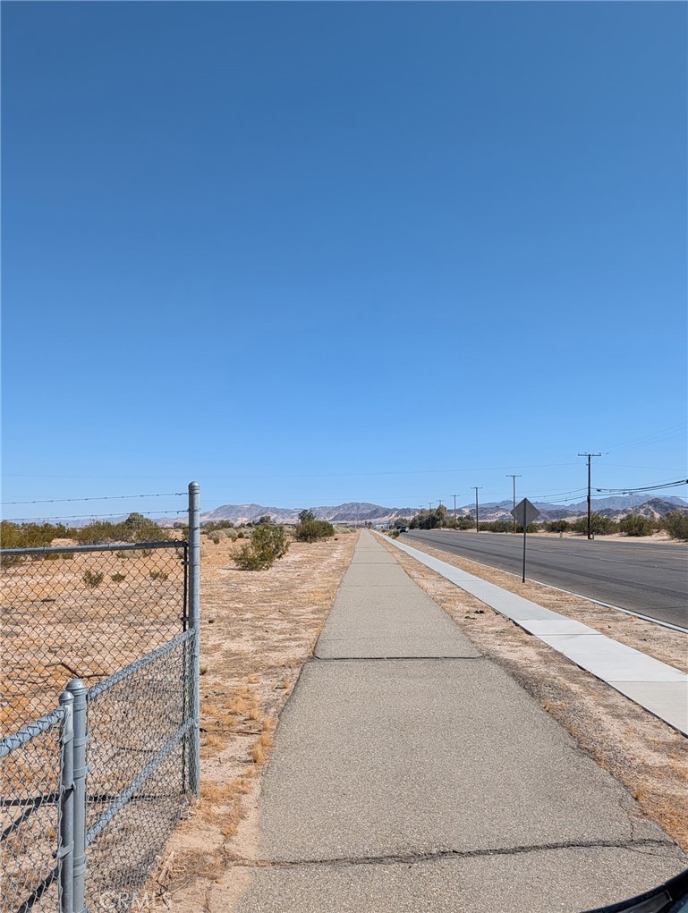 https://media.crmls.org/medias/0d2e7f62-484a-4465-b5c6-dc1b2d52745f.jpg?preset=X-Large